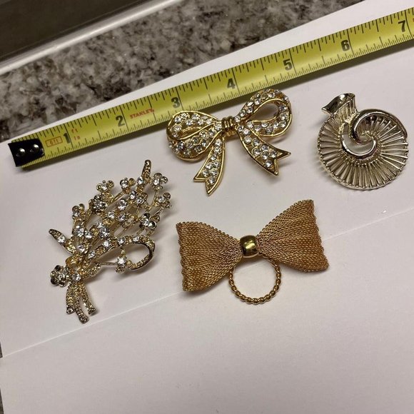 Lot Of 4 Brooch Pins Vintage - Modern Gold Tone / 1 Signed Gerry’s - Picture 9 of 12